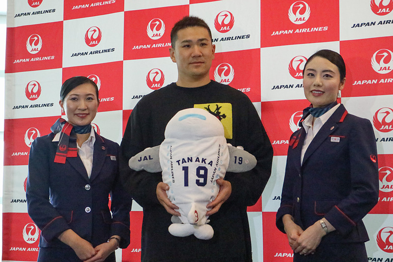 田中将大選手、2018年シーズンに向けてJALでニューヨークへ。羽田空港