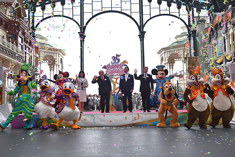 東京ディズニーリゾートで開園35周年を祝う Happiest Celebration 開幕 オープニングセレモニーでパーク拡張にも言及 トラベル Watch