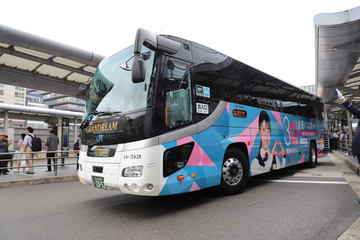 西日本JRバス、高速バスに新デザイン車両導入。赤い差し色に