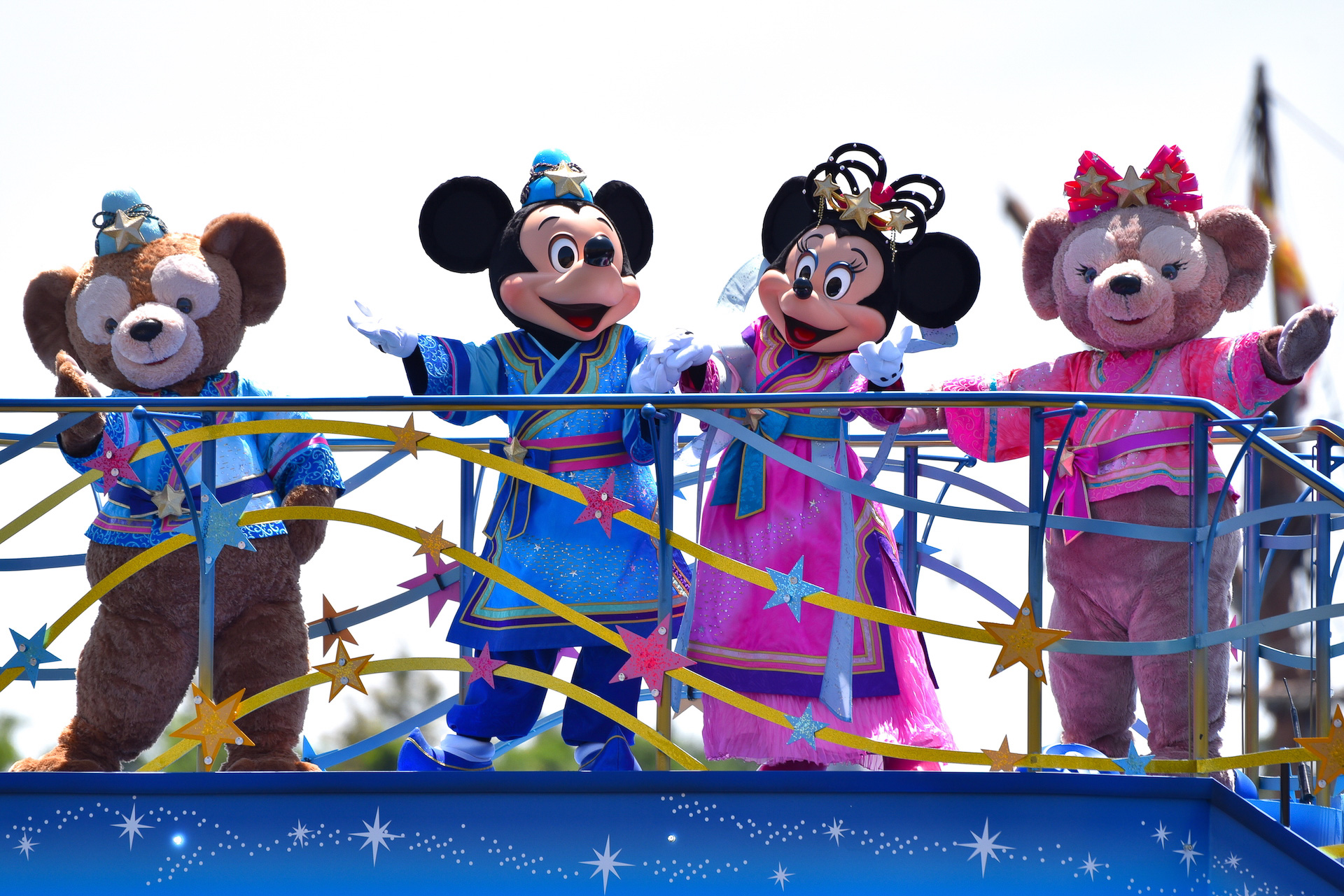 ミッキーマウスとダッフィーたちが七夕をお祝い！ 東京ディズニーシーも「ディズニー七夕デイズ」 ロマンティックな装いのディズニーの仲間たちが船上