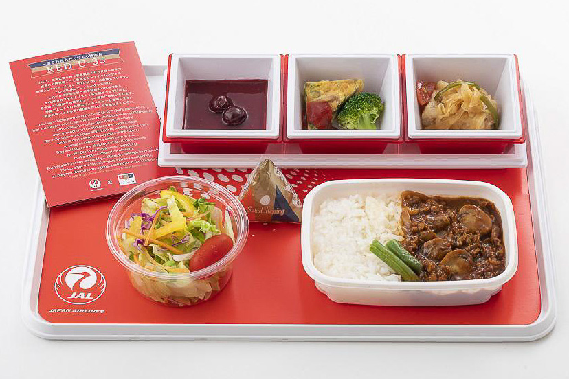 JAL、国際線プレエコ/エコノミークラスの機内食「RED U-35」新メニュー
