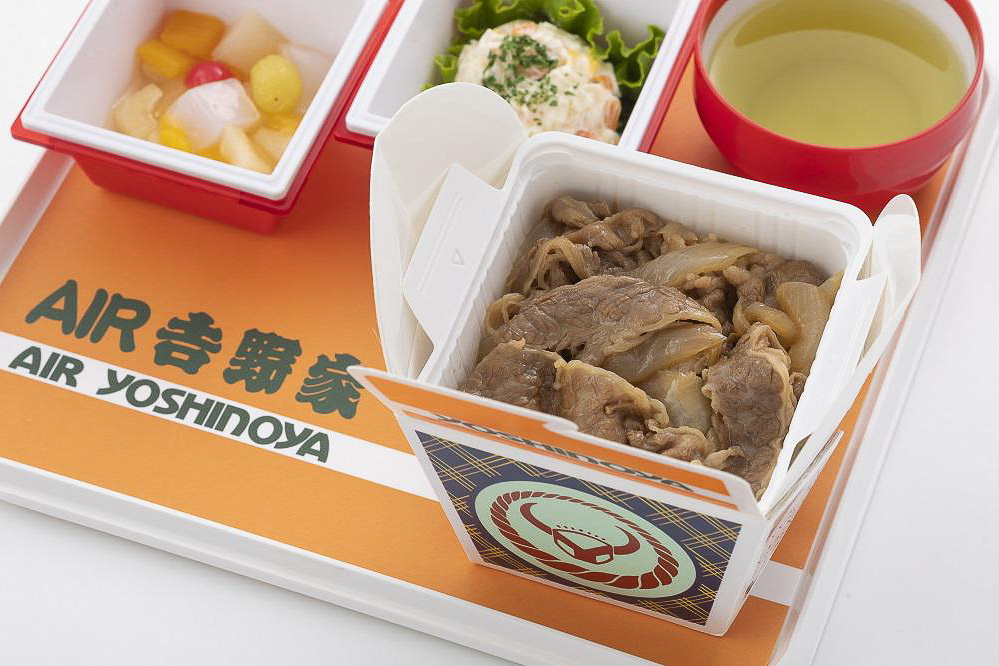 JAL、吉野家とのコラボ機内食「AIR吉野家」を国際線で提供 成田/羽田