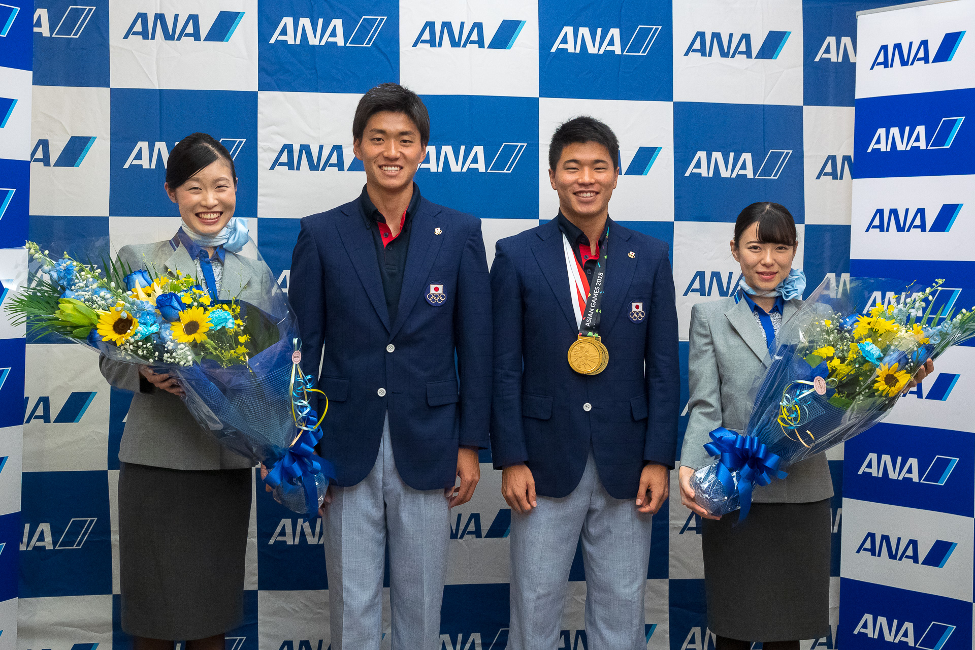 Ana アジア大会 陸上0m金メダリストの小池祐貴選手と三段跳びの山下航平選手の帰国セレモニー トラベル Watch