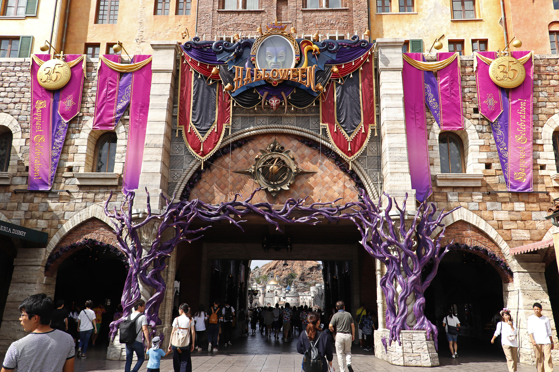 東京ディズニーシーのデコレーションにヴィランズたちが集結 ハロウィーンならではのフォトスポットやグッズを紹介 トラベル Watch