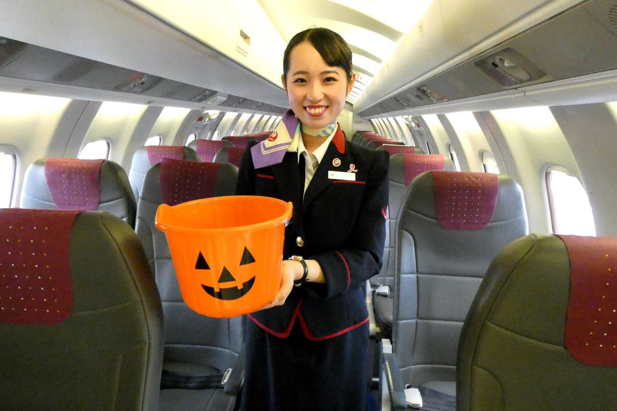 北海道エアシステム、機内でハロウィーンイベントを実施 Facebook