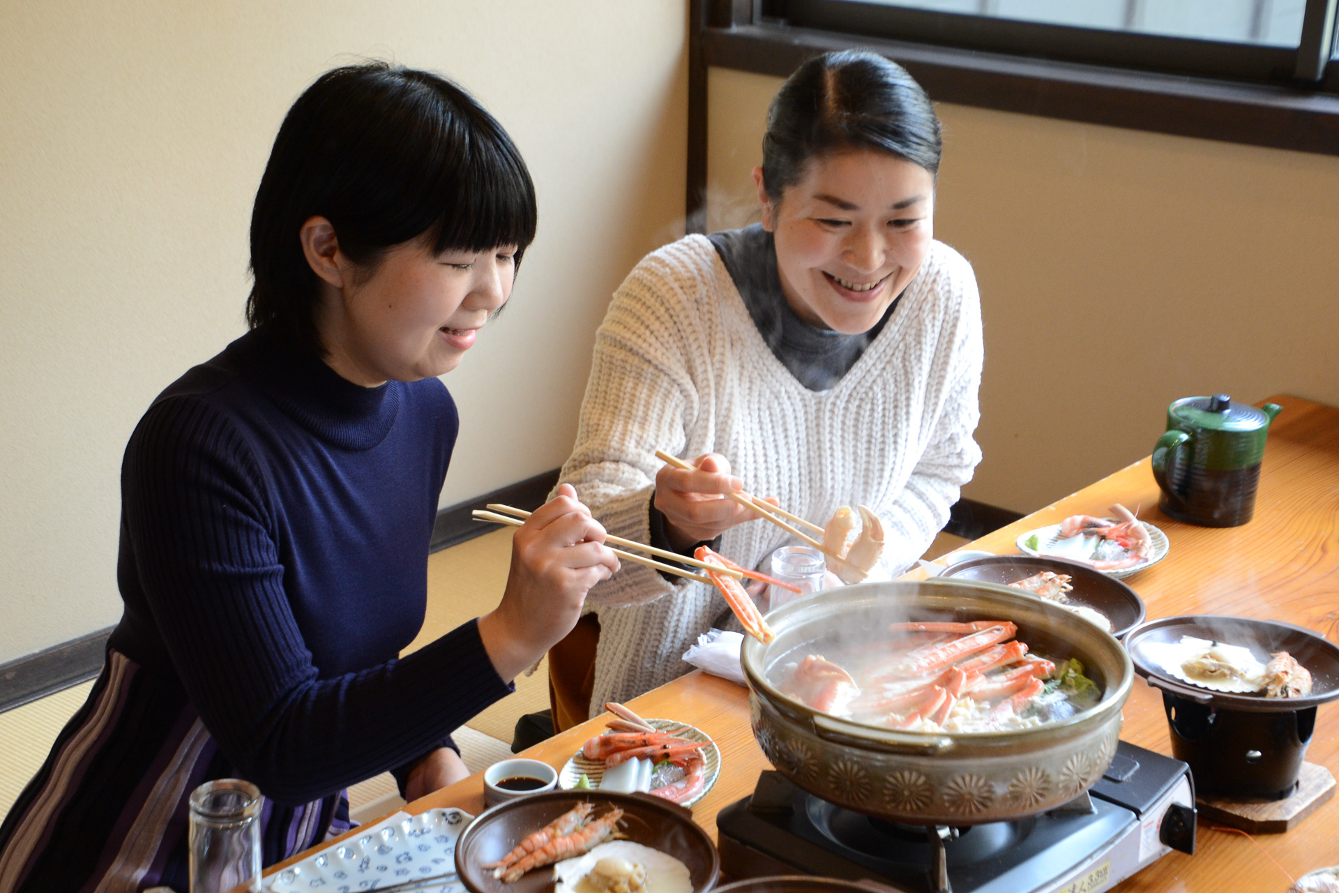 カニ刺し 蒸しガニとカニづくし Jr西日本の かにカニ日帰りエクスプレス で冬の味覚 カニ を食べに城崎温泉に行ってきた トラベル Watch