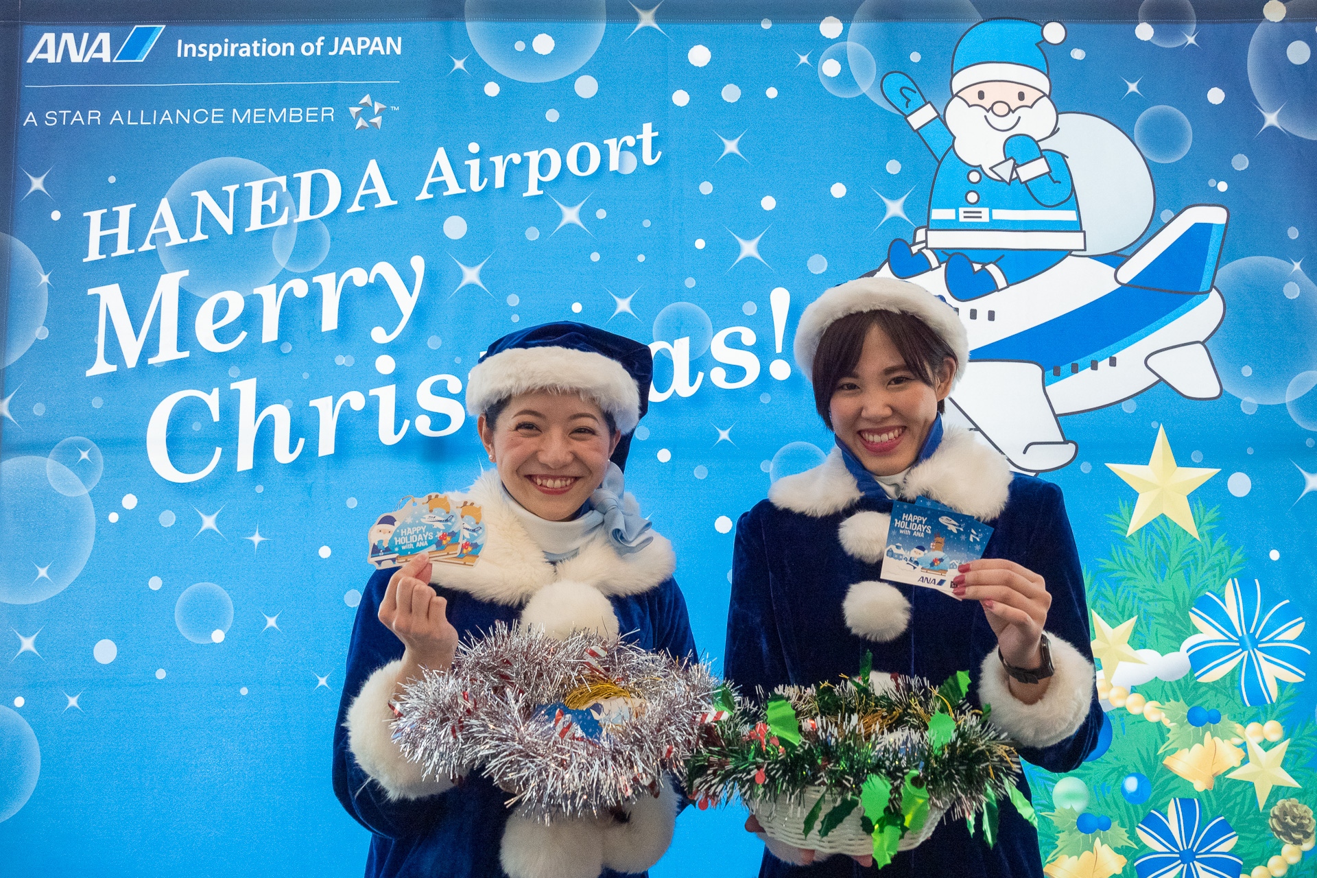 Ana 羽田発 フランクフルト行き便の搭乗口前でオーケストラ生演奏などのクリスマスイベント ドイツのクリスマスマーケット気分を日本で トラベル Watch