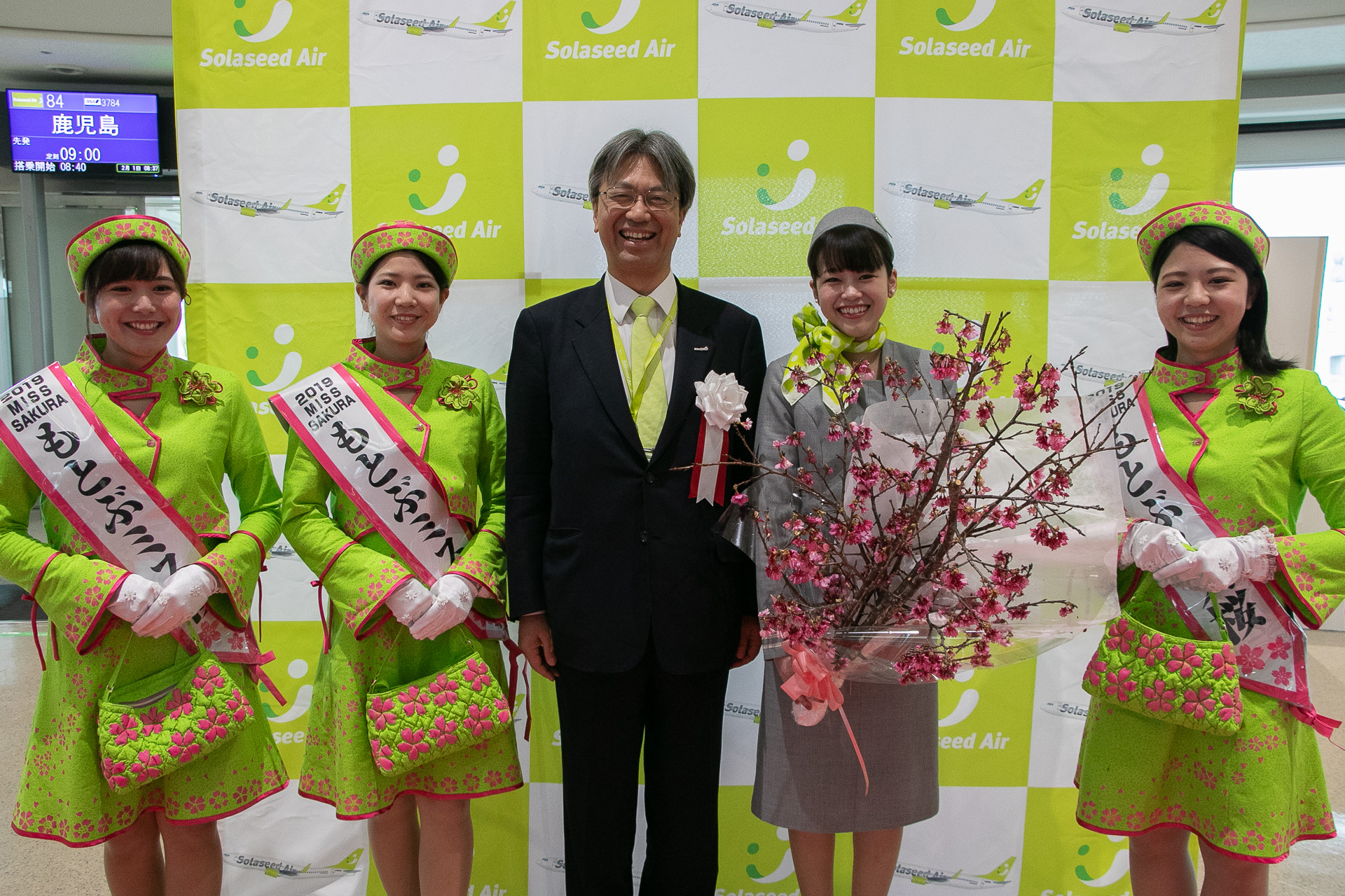 ソラシドエア 沖縄就航10周年記念式典を那覇空港で開催 10年間で約500万人をお運びした これからも少しでも多くの地域と沖縄を結び付けたい と髙橋社長 トラベル Watch