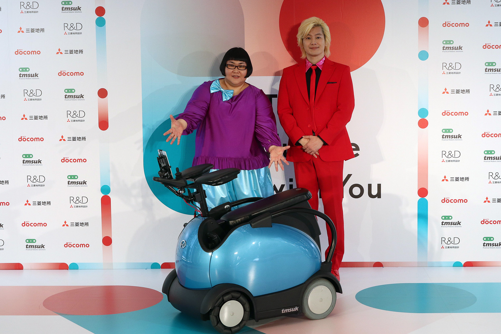 丸の内でテムザックのスマートモビリティ「RODEM(ロデム)」実証実験。メイプル超合金・カズレーザー「シャコタンにしたい」 丸の内ビル/新東京 ...