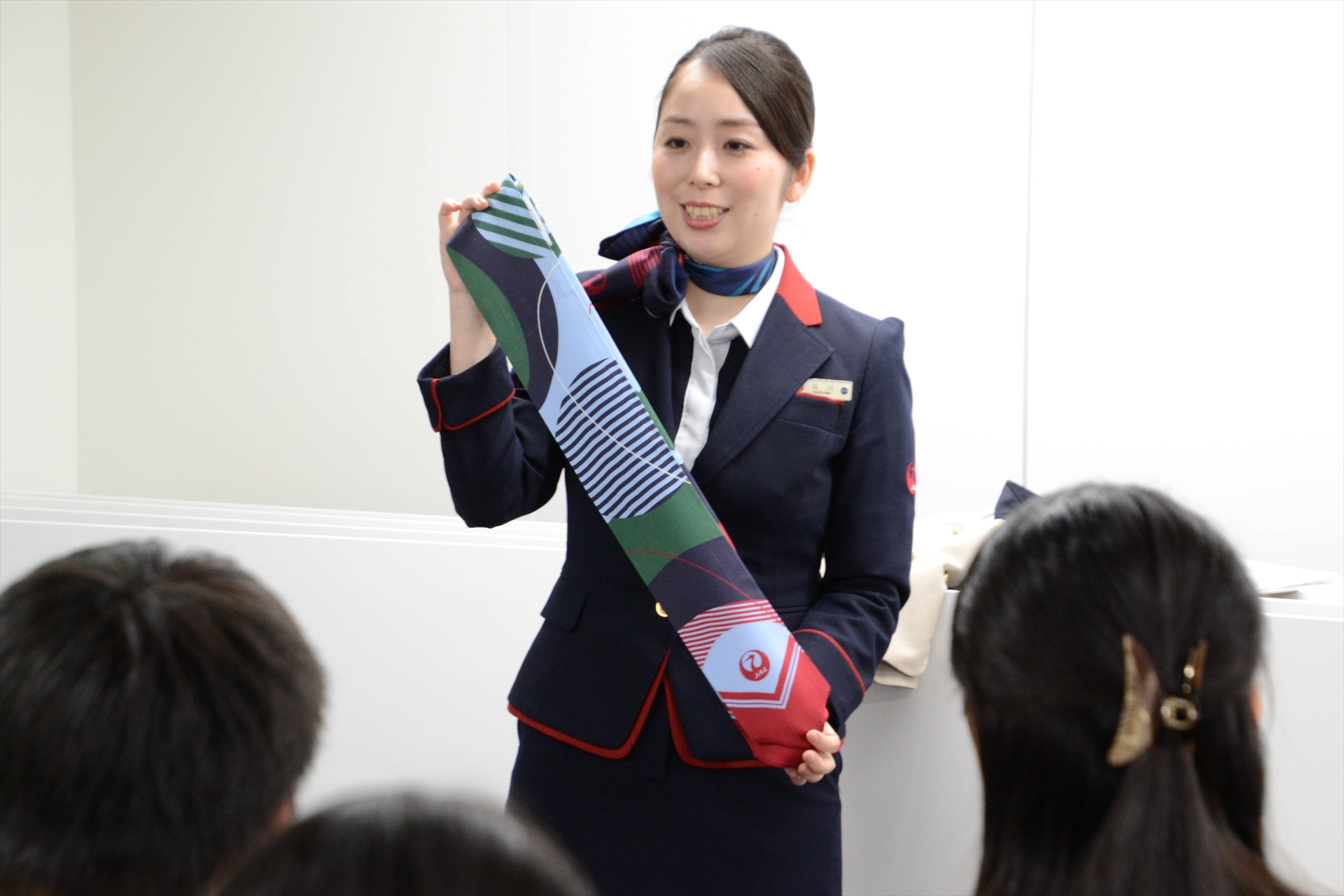 JAL、中高生向けイベント「空育 空の仕事を知ろう」実施。パイロットやCAが生の声を届ける - トラベル Watch