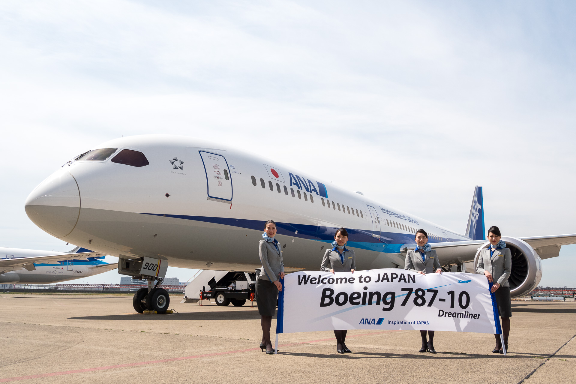 Ana 4月26日に就航するボーイング 787最長胴モデル ボーイング 787 10 型機を公開 プレエコとエコノミーは新シート採用 東南アジア路線に最多客席数の機材を導入 トラベル Watch