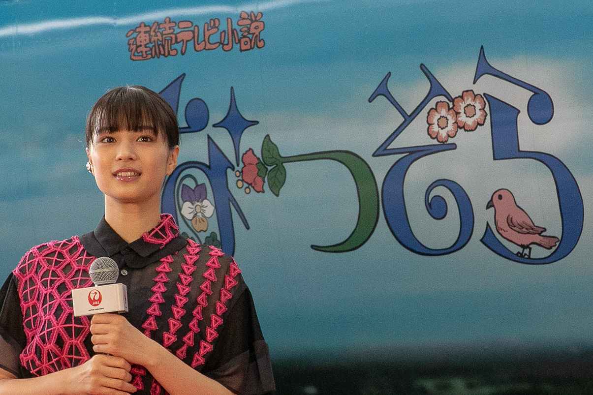 なつそら 主演の広瀬すずさん登場、JALが「なつぞら」特別塗装機を公開