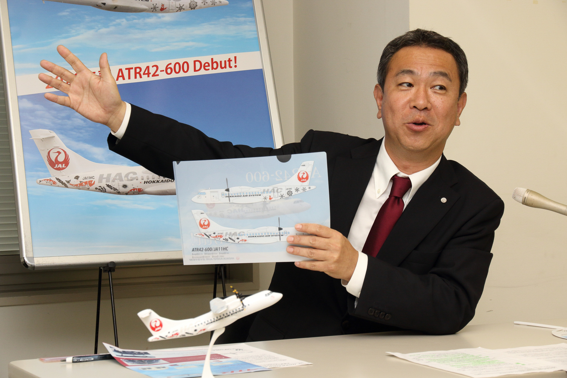 北海道エアシステム、ATR 42-600初号機デザイン発表。豊かな海と美しい雪が舞う大地をイメージ。大堀社長「北海道を盛り上げる」  2020年3月29日就航予定 - トラベル Watch