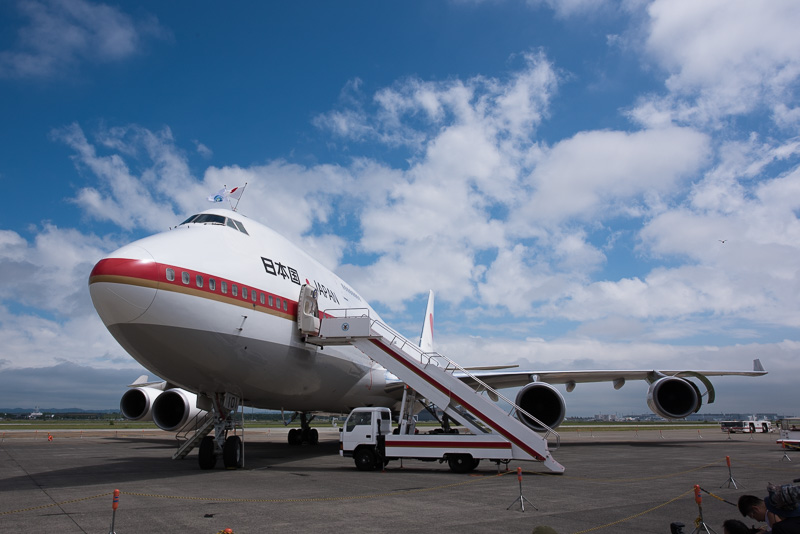ジャンボ」の旧政府専用機、ボーイング 747-400型機を「29億6800万円