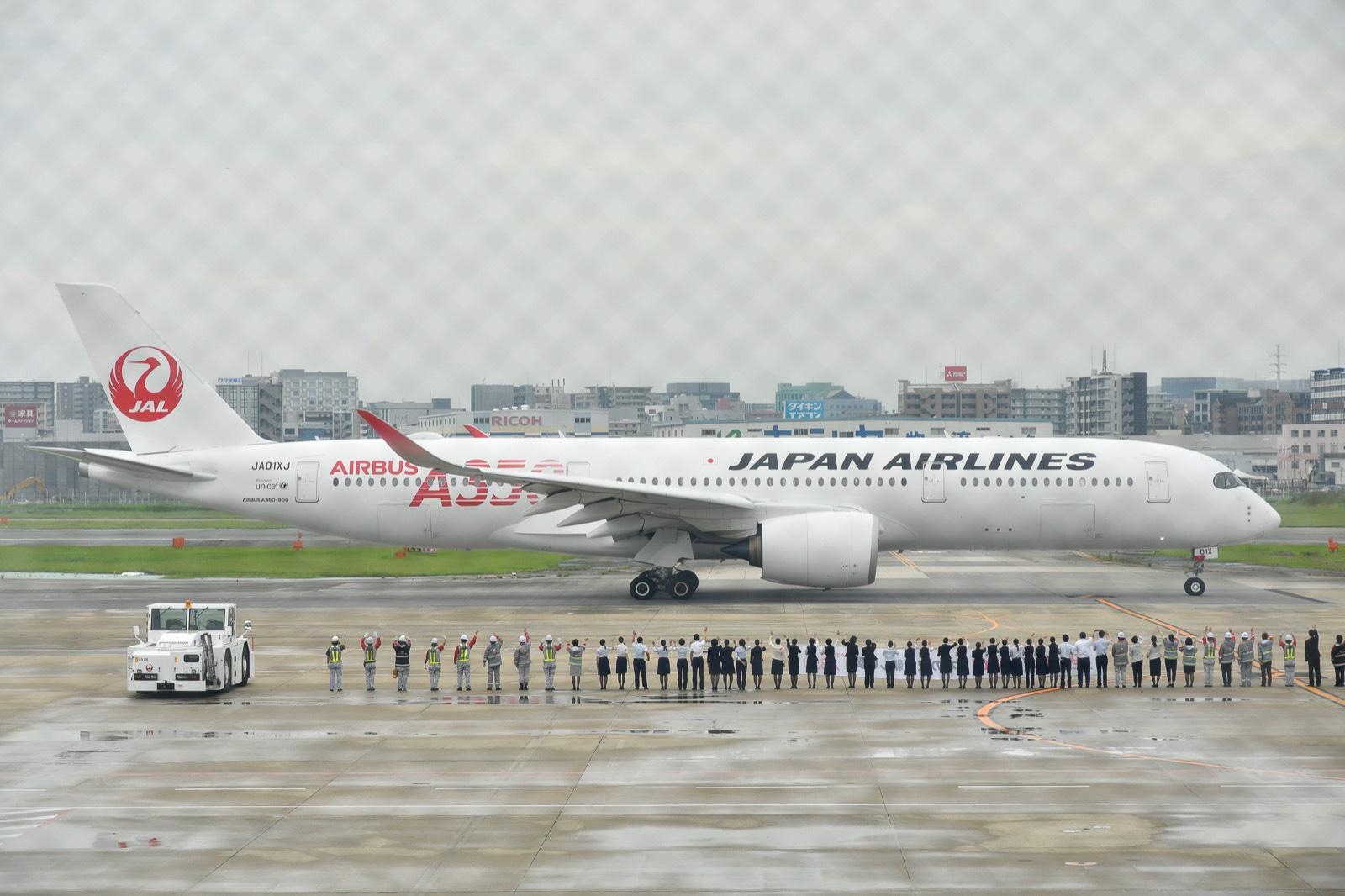 JAL、エアバス A350を初就航。福岡空港で式典を実施。「5年前から誠心