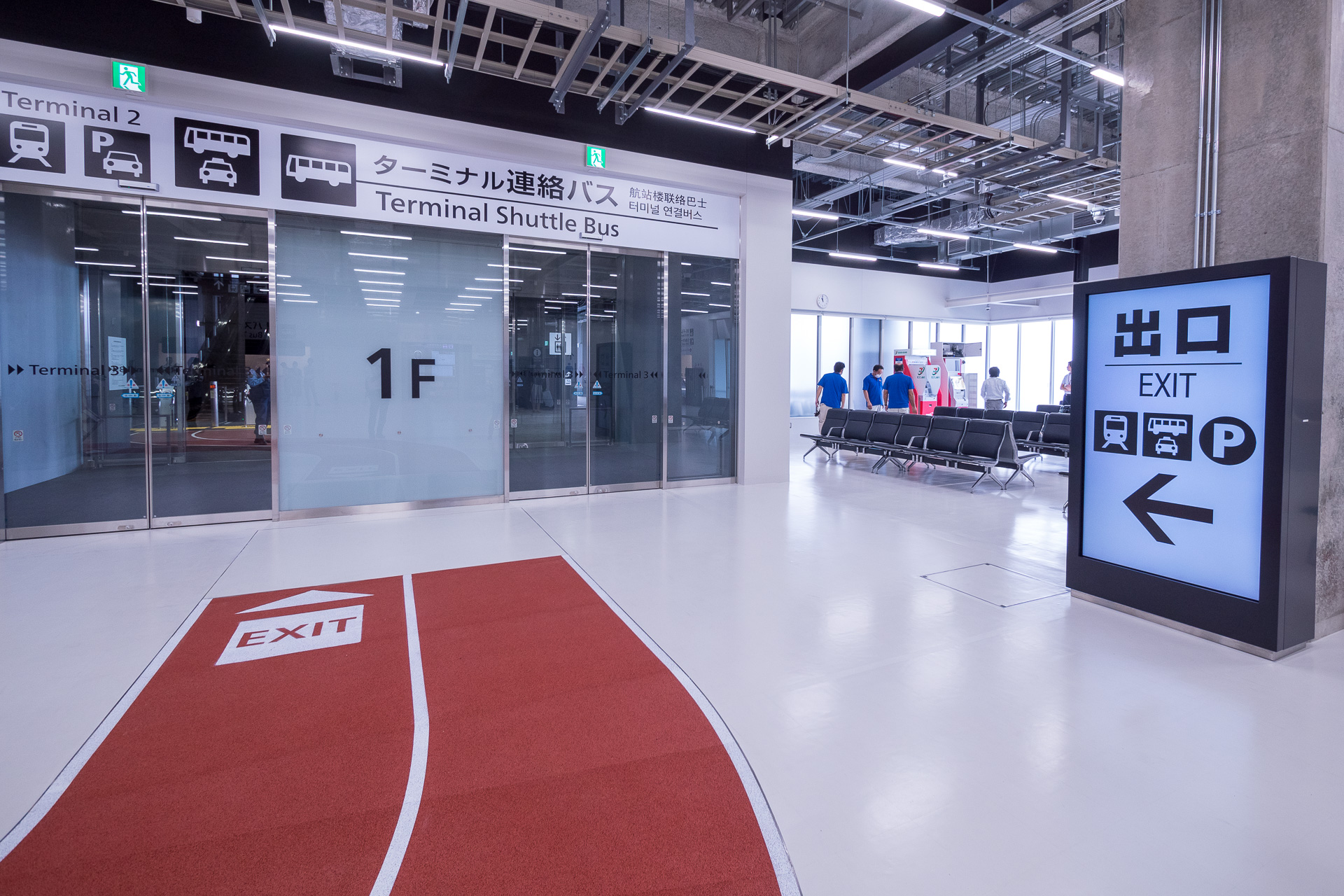 成田空港 第3ターミナルの新たな到着ロビー公開 待合所や手荷物宅配カウンターなど新設 9月5日供用開始 出発 到着を分離して混雑緩和図る トラベル Watch