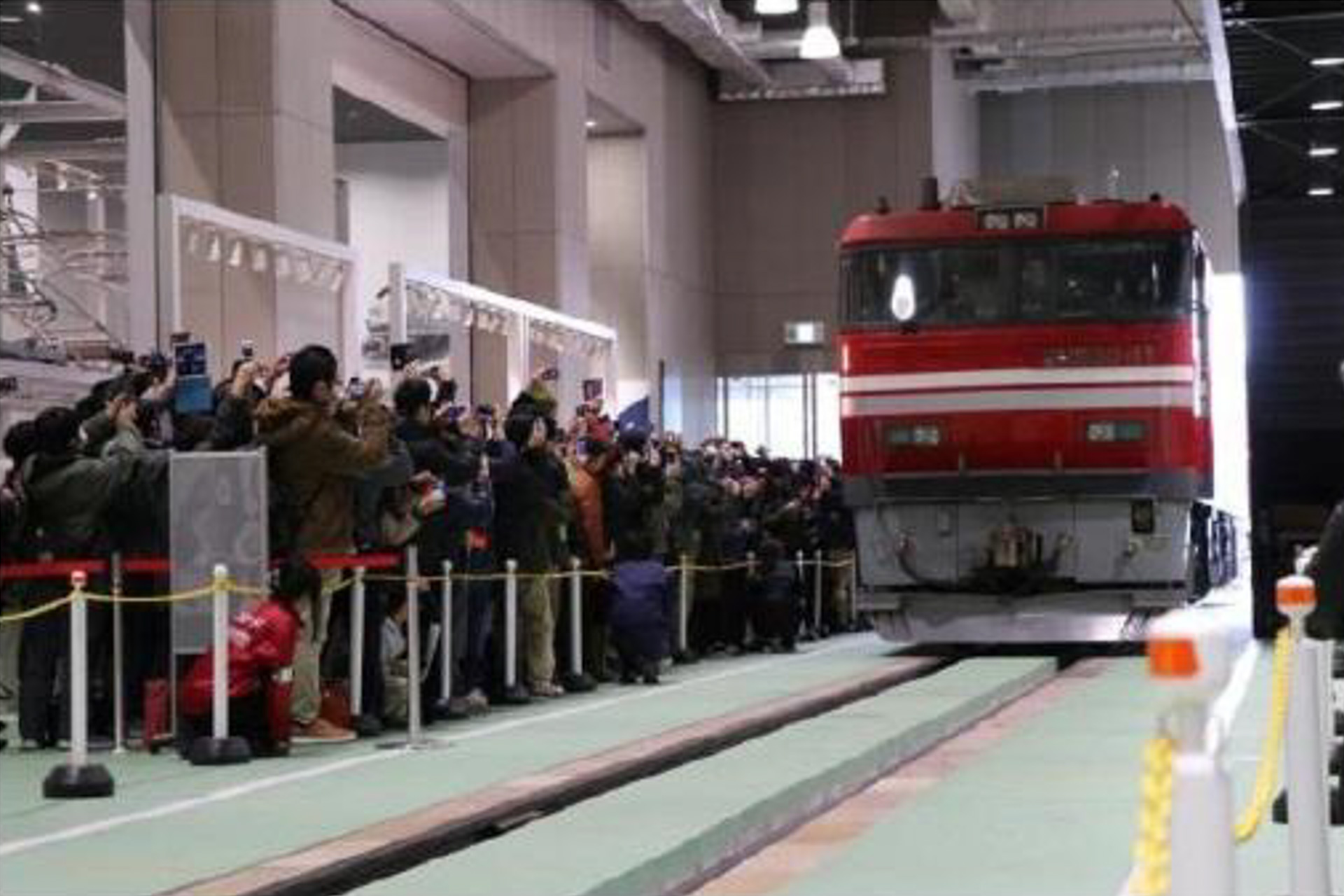 京都鉄道博物館、「EF200形式直流電気機関車」「シキ800形式貨車」特別