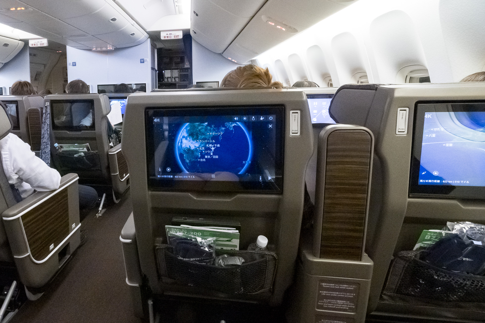 Ana国内線の新777に乗ってみた プライバシーの高さや電源の使い勝手が