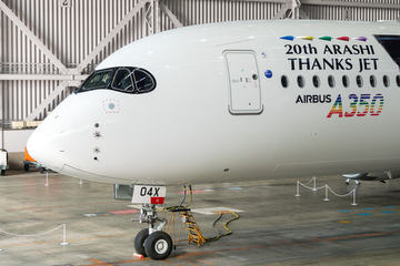 JAL、「嵐」デザインのA350特別塗装機「20th ARASHI THANKS JET」。11 