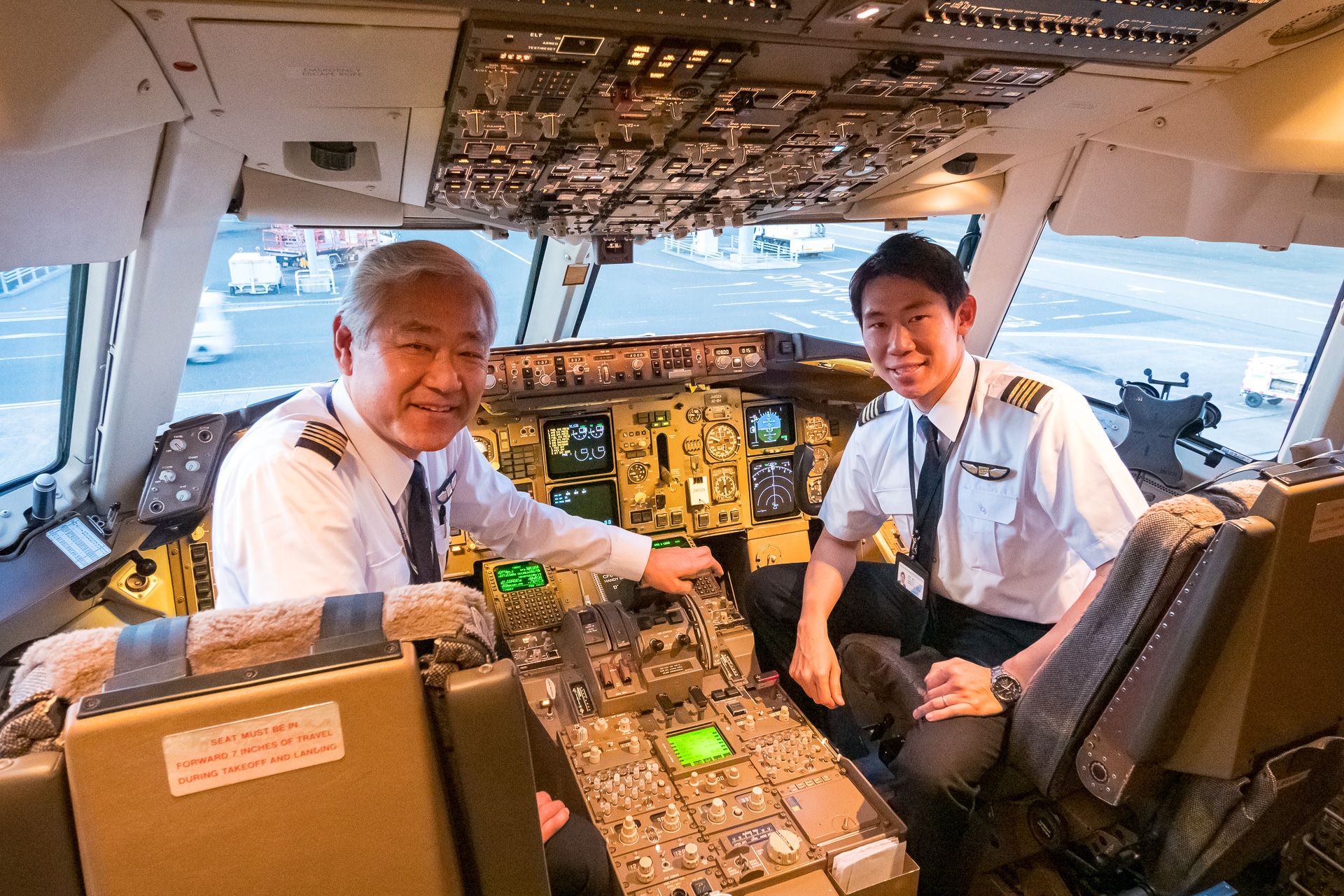AIR DOの67歳機長が親子でラストフライト。「機長は“できる人”だけで 