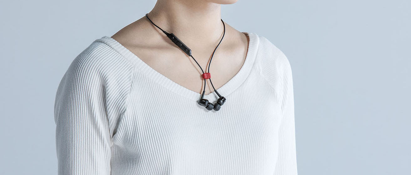 ラディウス Bluetoothイヤフォンのずれや落下をマグネットで防止する Hp Cmc01 発売 トラベル Watch