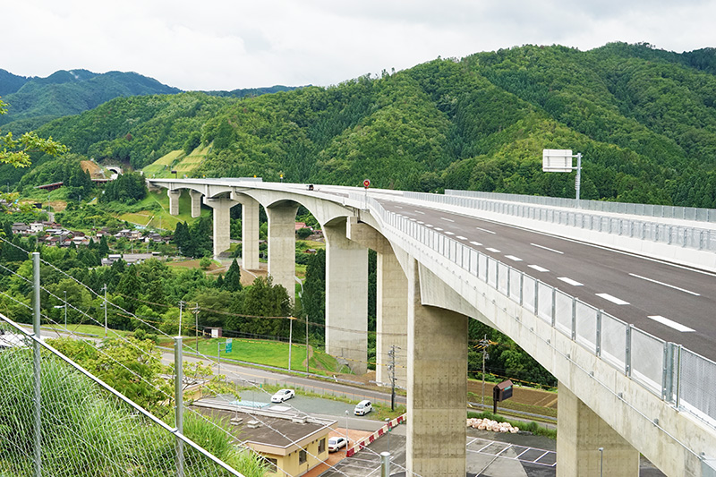 京都縦貫道、NEXCO西日本の一体管理で利便性向上へ。京都府道路公社の