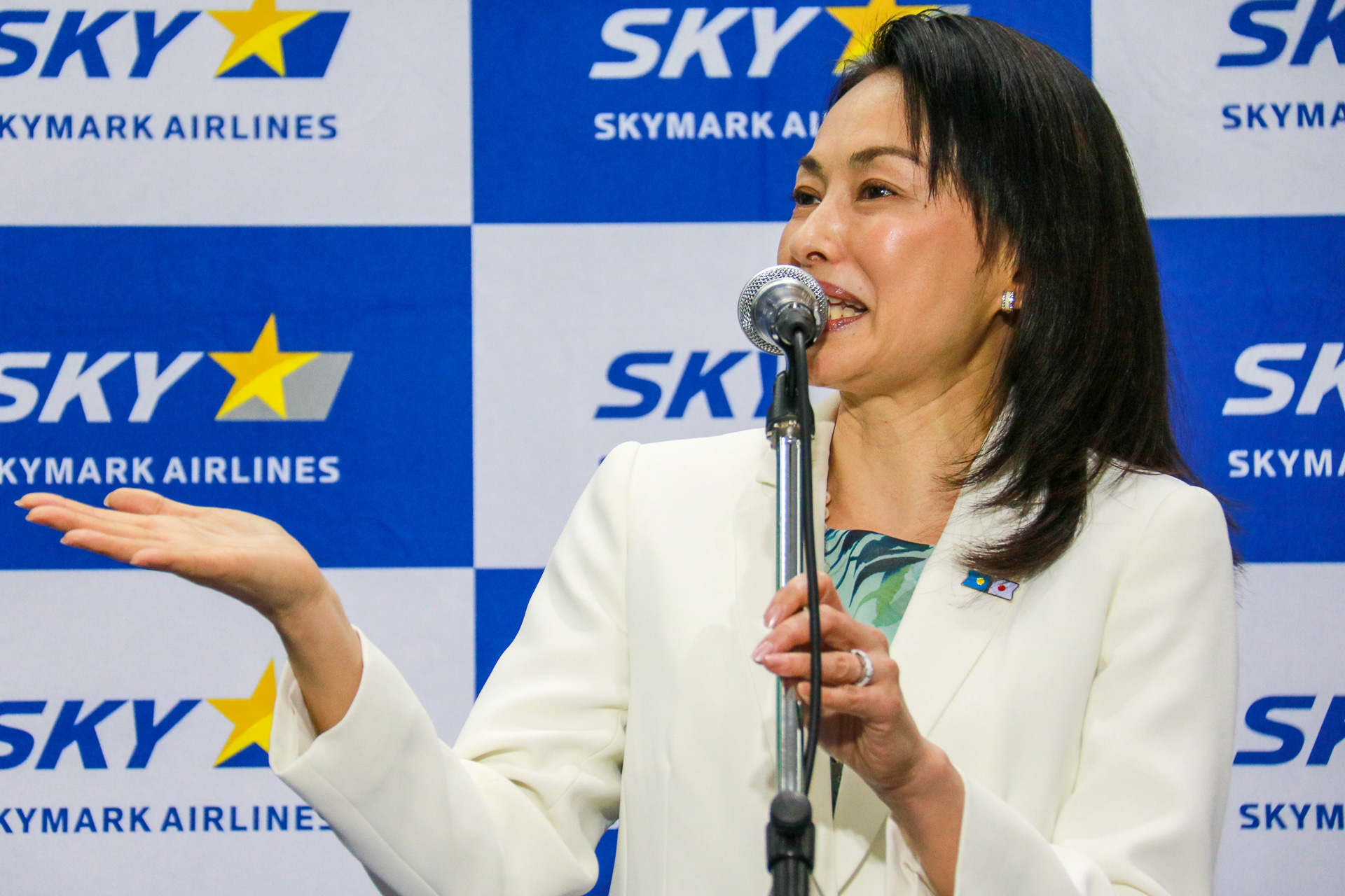 スカイマーク、成田～パラオの国際線チャーター運航開始。親善大使の田中美奈子「感無量」 - トラベル Watch