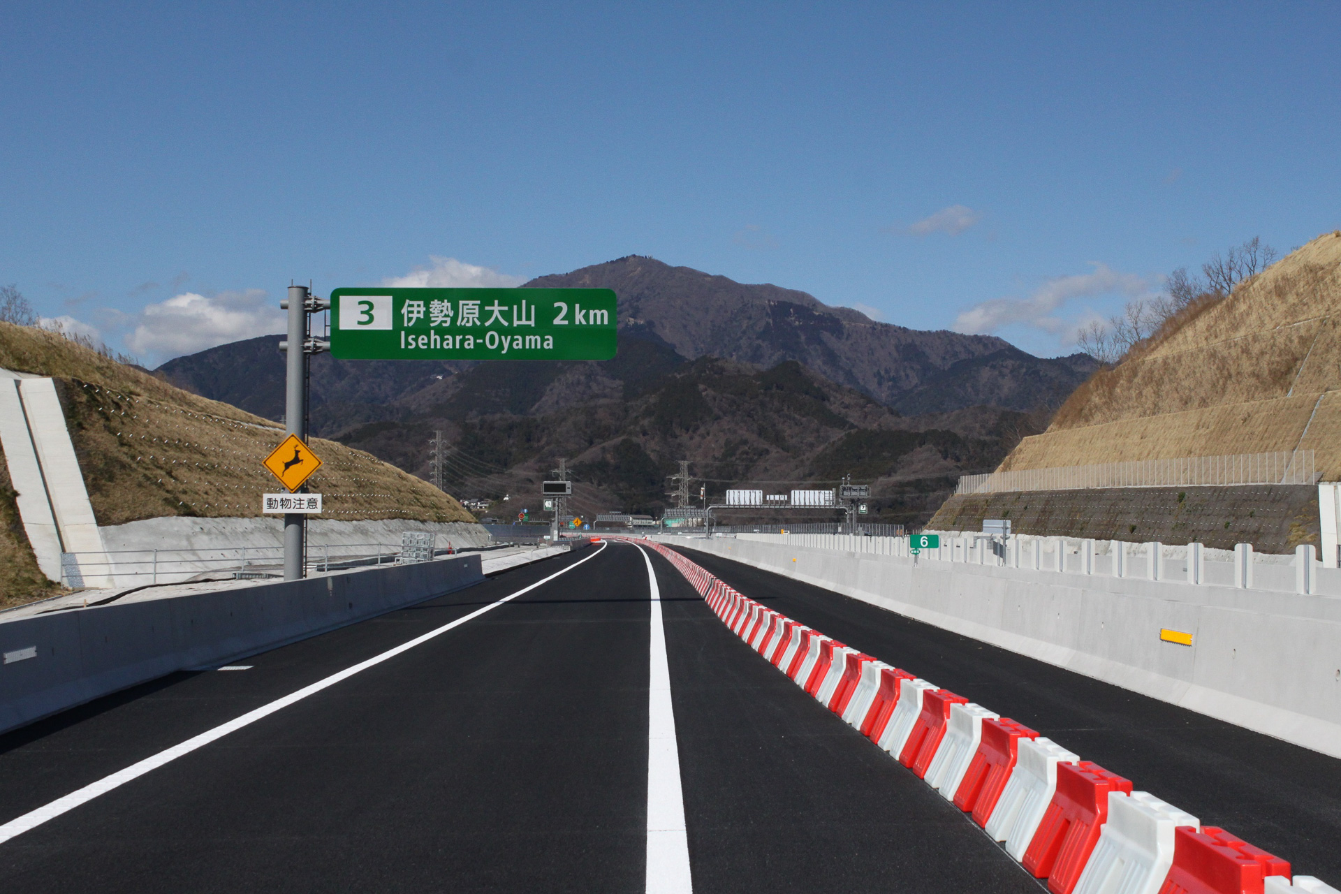 NEXCO中日本、新東名 伊勢原JCT～伊勢原大山IC間の現場写真公開。3月7日15時の開通まで1週間 - トラベル Watch