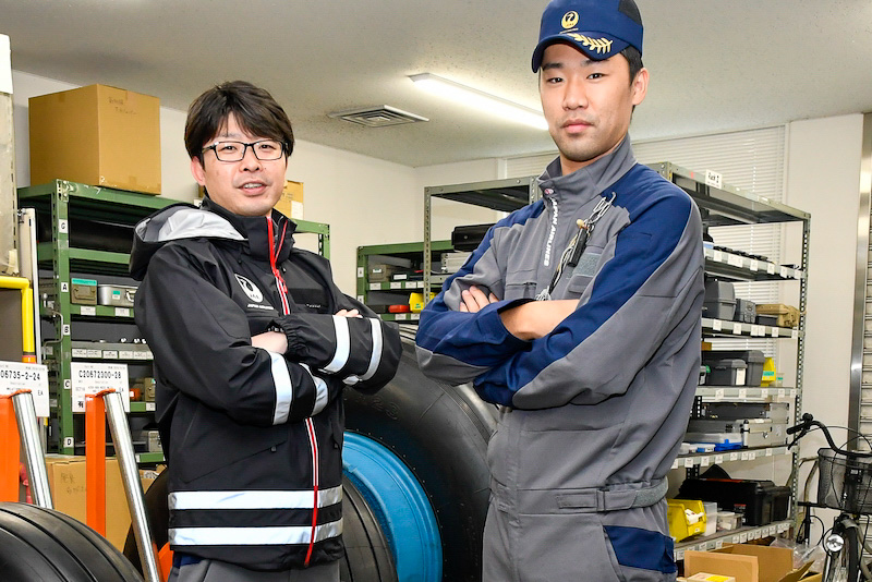 JALの新制服、整備士・グラハンを写真で紹介。CAのスカーフはグループ 