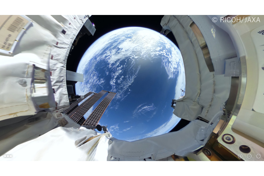 Jaxaとリコー 宇宙空間で撮影した360 の全天球静止画と動画を公開 トラベル Watch