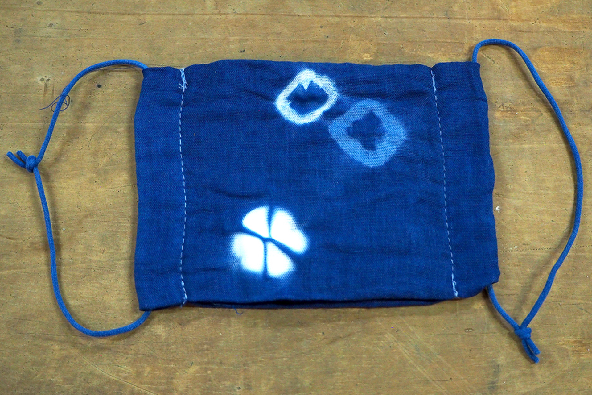 アベノマスク”の藍染め体験」700円、川崎市伝統工芸館で実施。マスクは