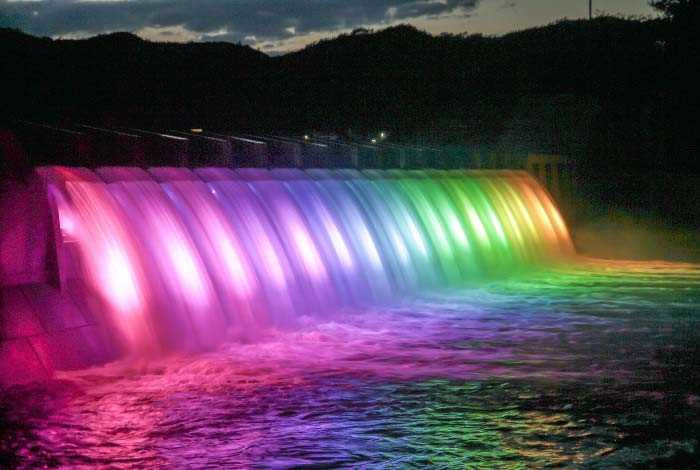 岩手県の 錦秋湖大滝ライトアップ ダム初の日本夜景遺産に認定 年は7月1日 10月11日実施 トラベル Watch