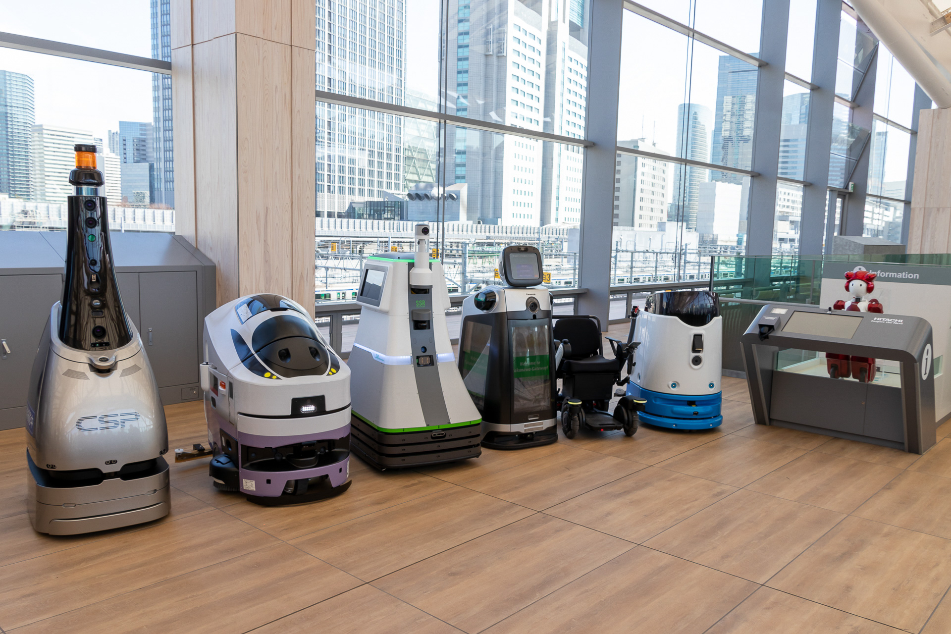 JR東日本、高輪ゲートウェイ駅でロボットの実証実験。コロナ禍での消毒