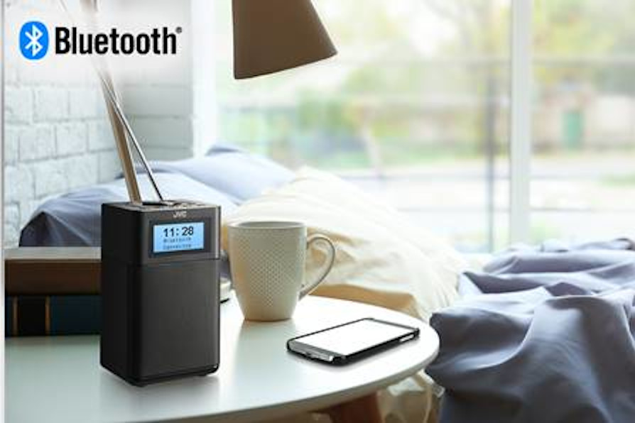 JVCケンウッド、Bluetooth＆乾電池でスマホの音楽もどこでも楽しめる