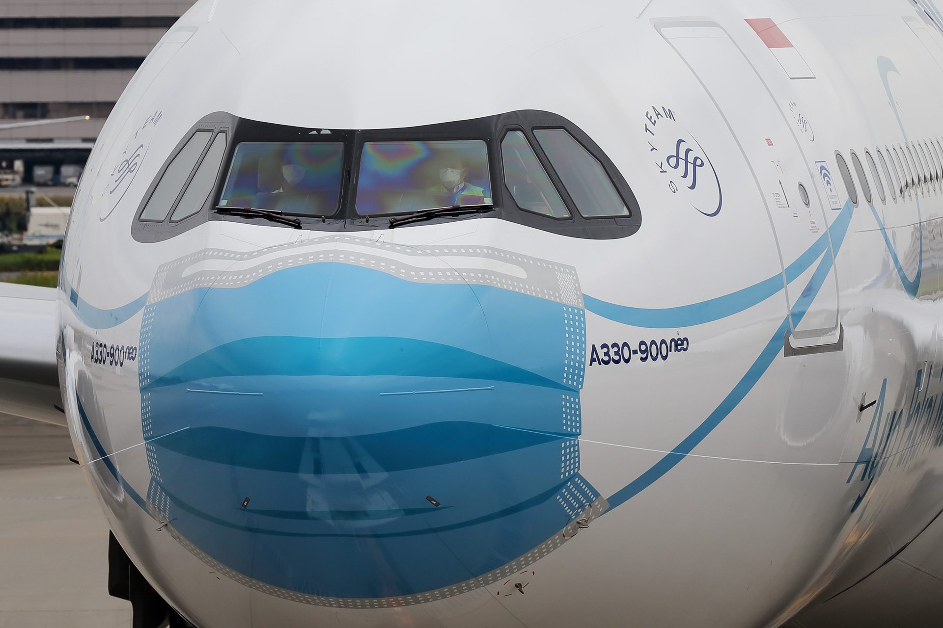 マスクを着けた飛行機の機内に入ってみた ガルーダ インドネシア航空 A330 900neoのビジネス エコノミークラスを写真で紹介 トラベル Watch
