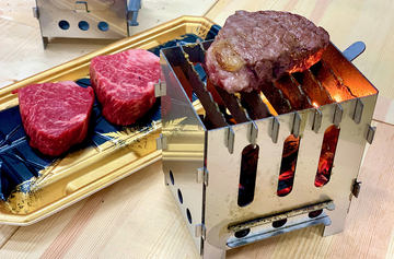 ドイツ製の折りたたみ式BBQコンロ「FENNEK Grill」。付属ケース収納