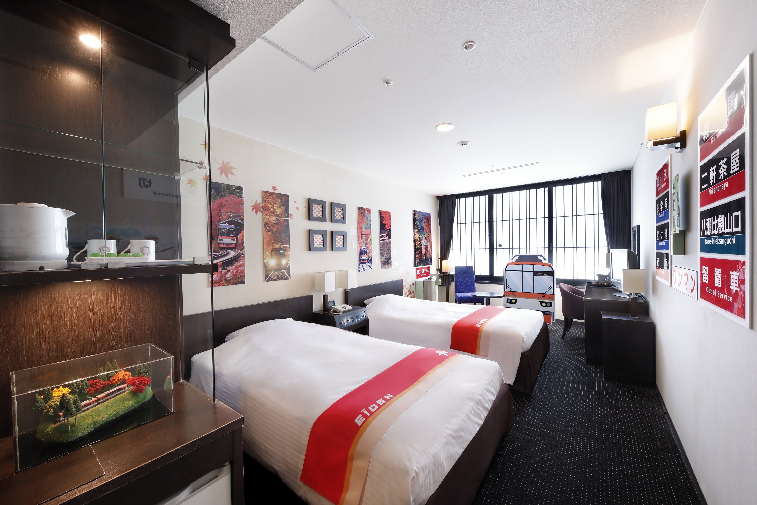 京都タワーホテル 叡山電車トレインルーム 3月16日予約受付開始 車両の速度を制御する マスコン やハンドルが客室に トラベル Watch