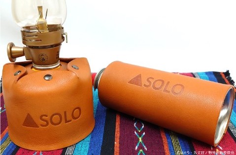 ゆるキャン△」の”キャンプガチ勢”向け本革製ガス缶カバー/工具用