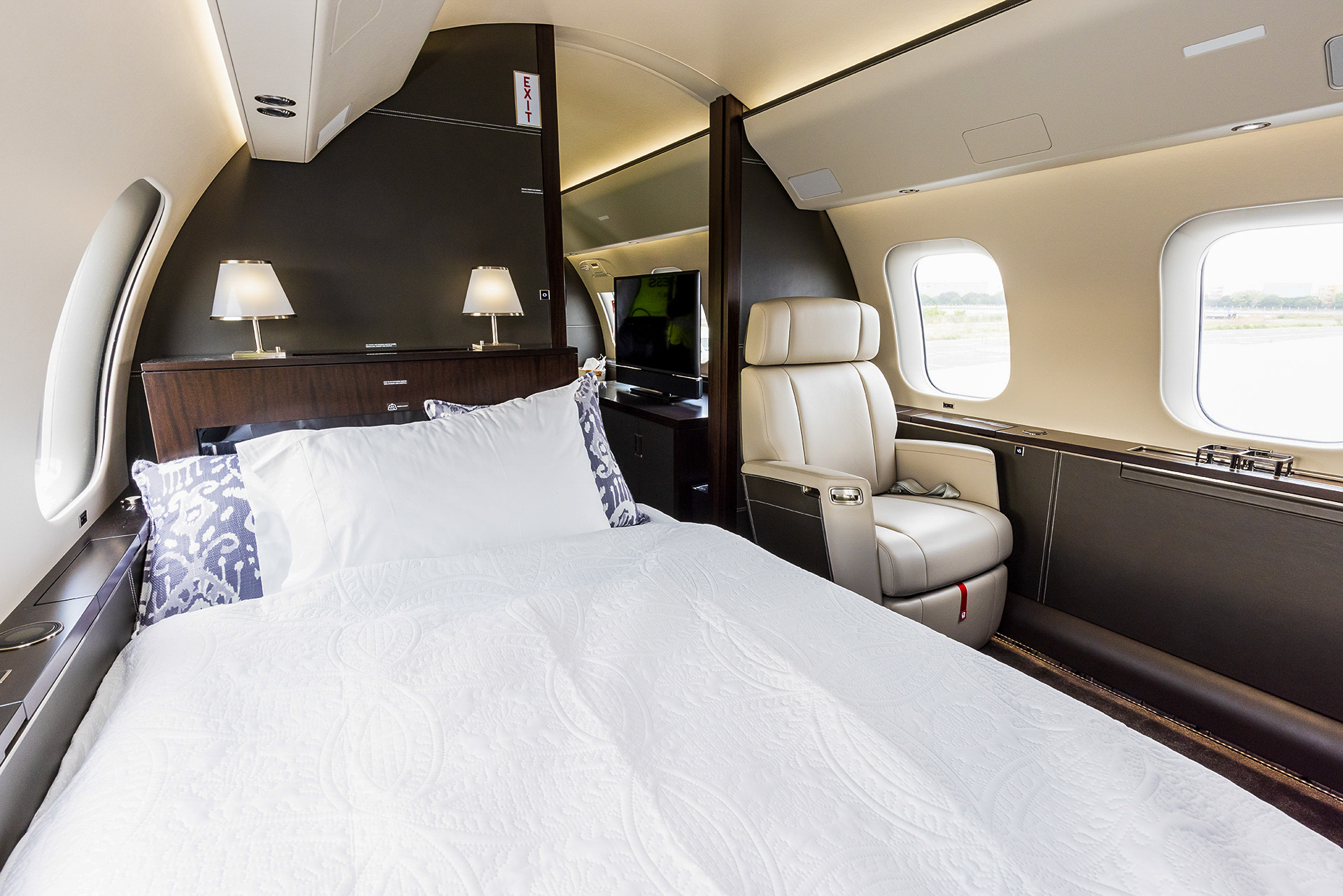 Ana ビジネスジェット Global 7500 のリッチな機内を公開 コロナ禍でも増益 市場拡大へ トラベル Watch Ana ビジネスジェット Global 7500 のリッチな機内を公開 コロナ禍でも増益 市場拡大へ トラベル Watch