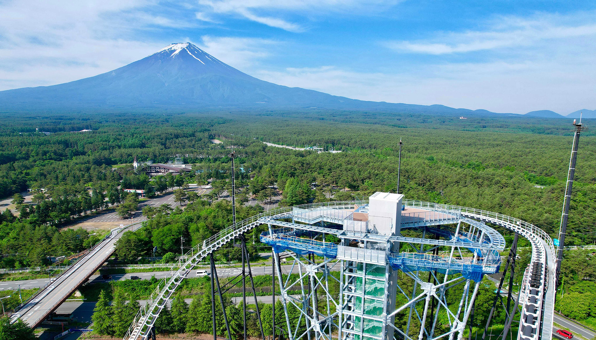 富士急ハイランド、富士山一望の絶景展望台「FUJIYAMAタワー」7月21日