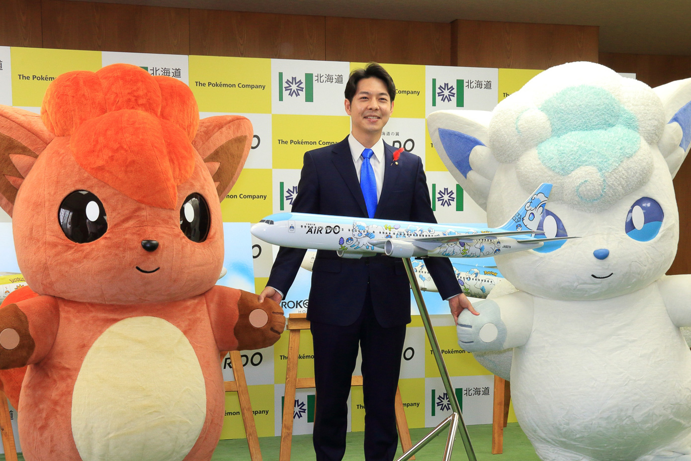 Air Do ポケモンのロコンジェット北海道 デザイン公開 1000年生きるキュウコンのように長期に魅力を発信 トラベル Watch
