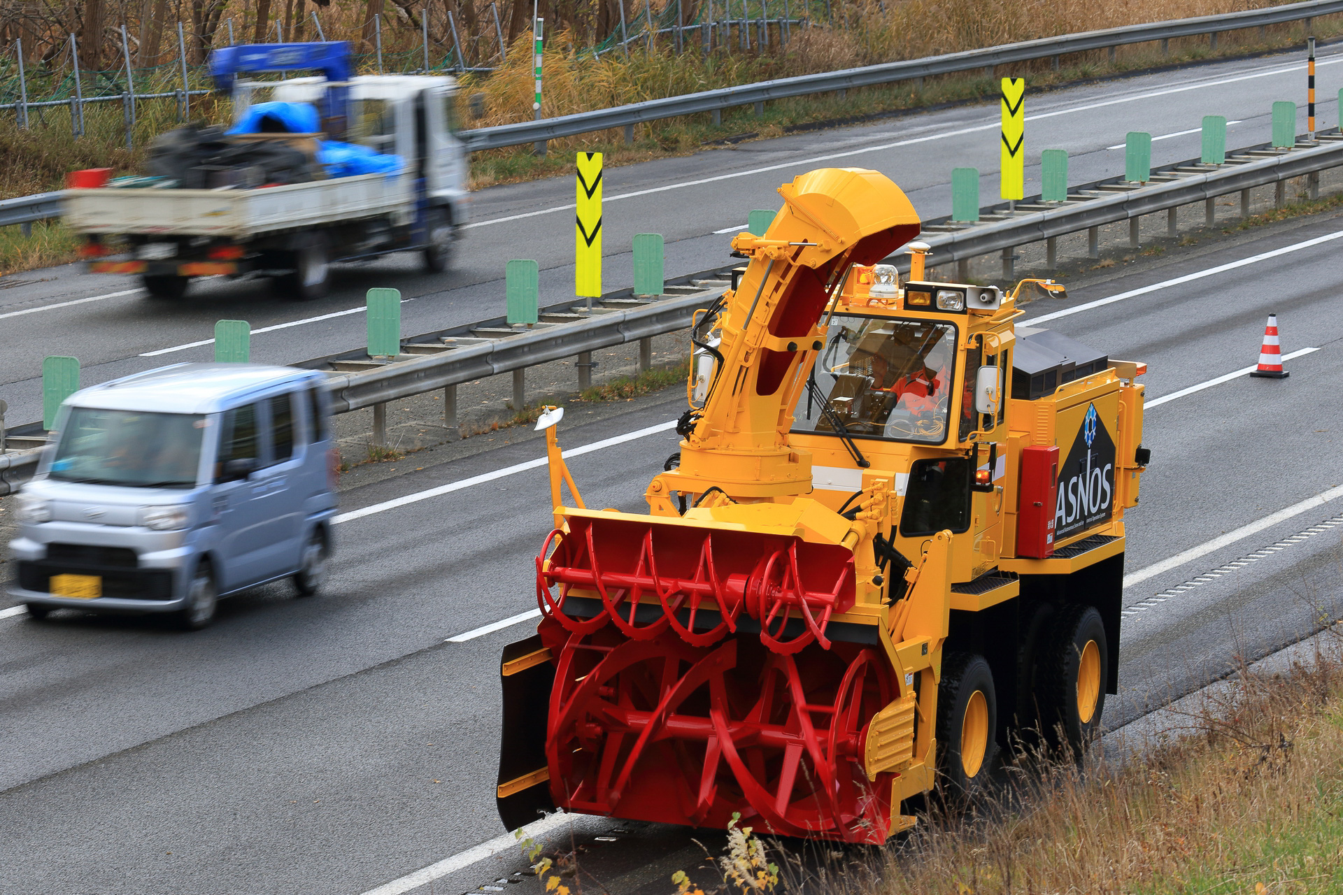 運転も除雪も自動化したnexco東日本の除雪車 高速道路本線で実演 22年度の完成目指す トラベル Watch