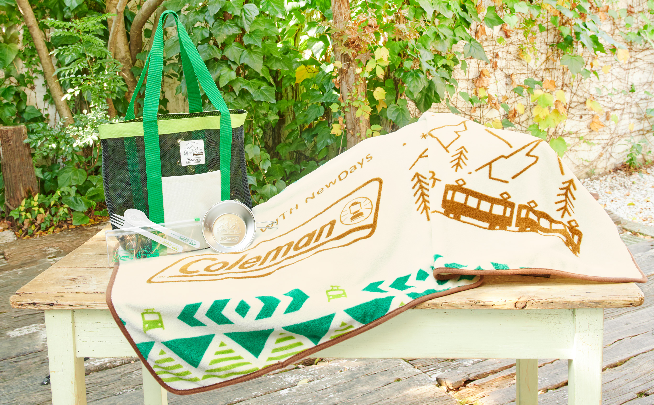 NewDays、コールマンとコラボした福袋。限定オリジナルグッズ4点と店舗