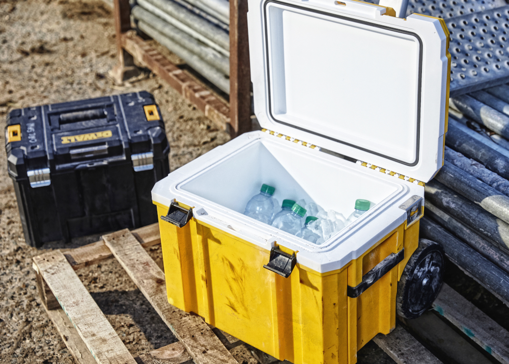 ブラックアンドデッカー キャリー付きクーラーボックス Tstak 2 0 Cooler トラベル Watch