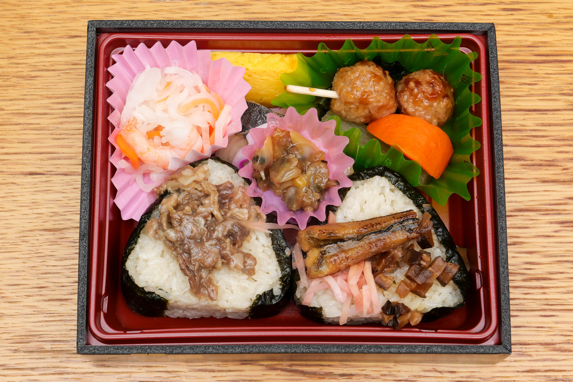 週末駅弁】姫路駅「但馬牛と焼穴子のおむすび弁当」 - トラベル Watch