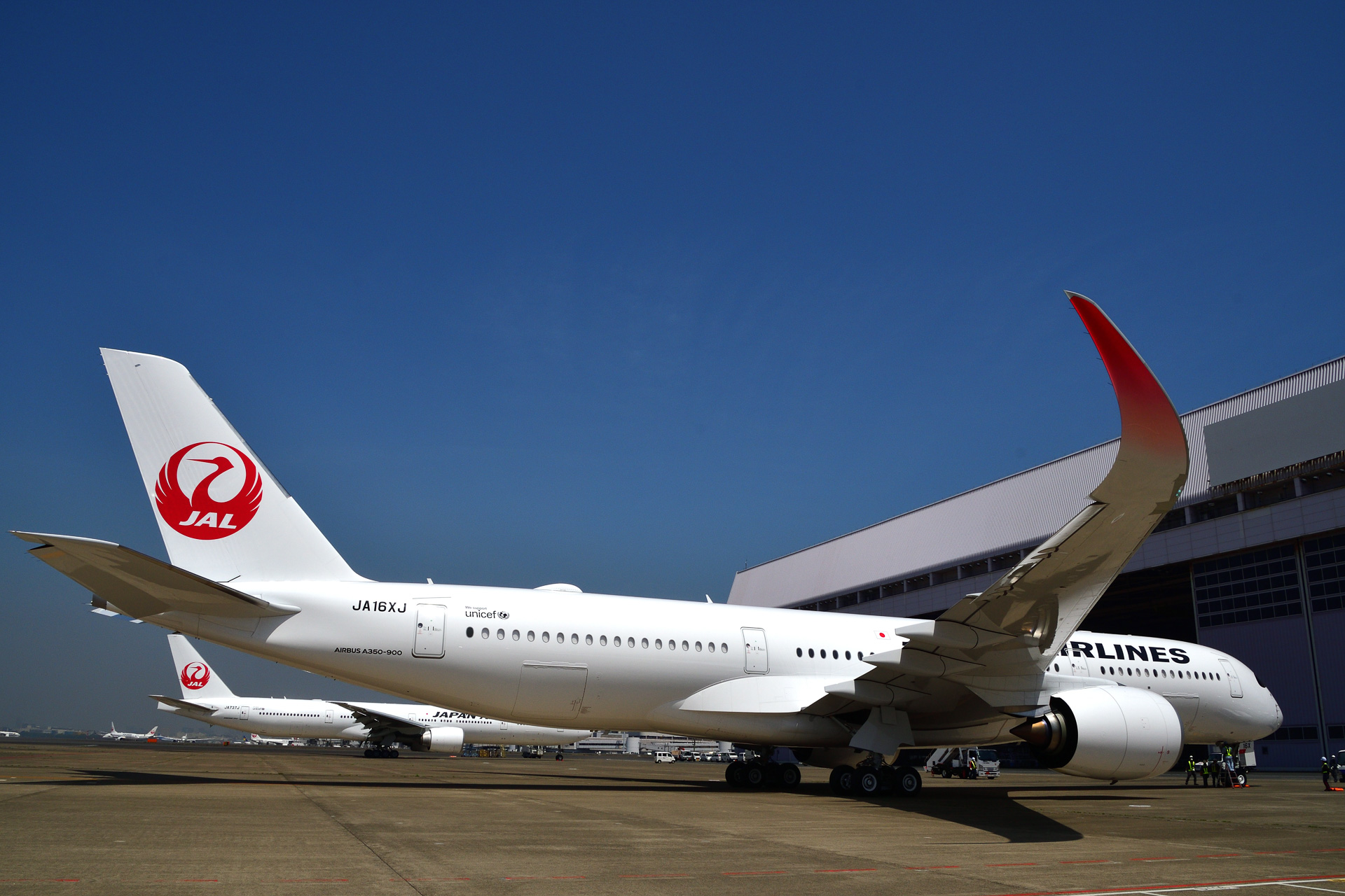 JALのA350、16号機が羽田に到着。次の受領は国際線向けA350-1000型機