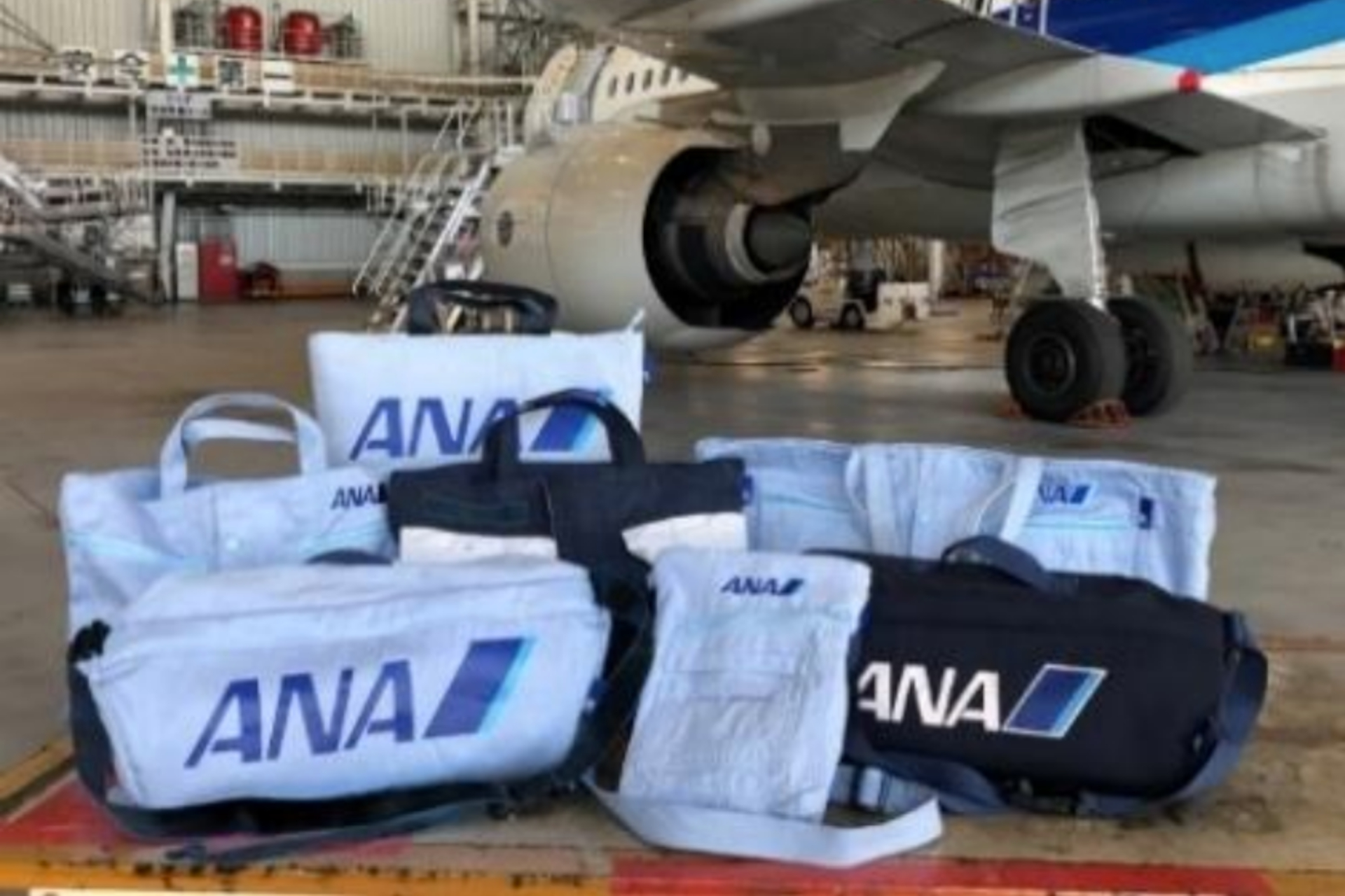 ANA、整備士の作業着を再利用したトートバッグ、サコッシュ、リュック 