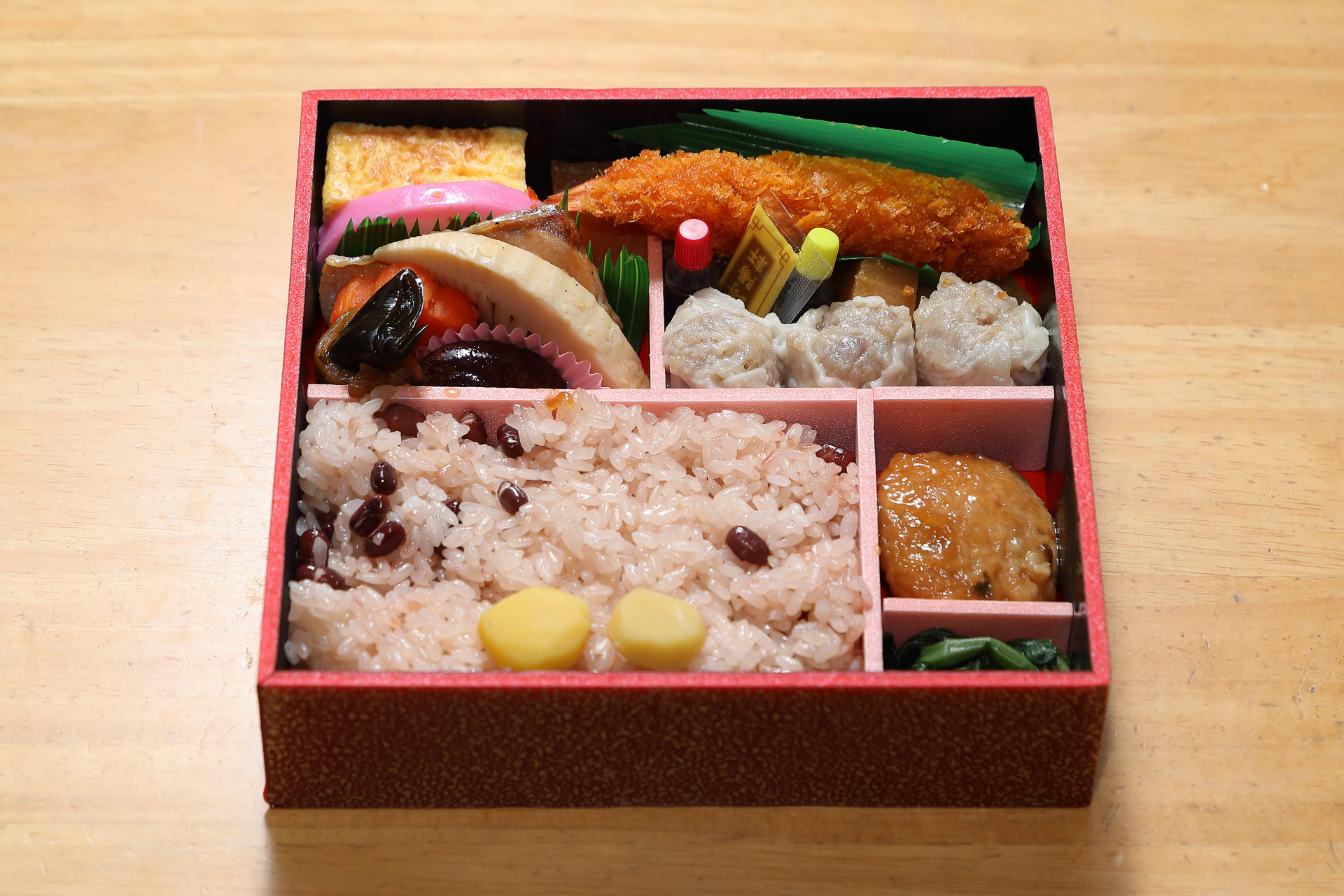 週末駅弁】横浜駅「お赤飯弁当」 - トラベル Watch