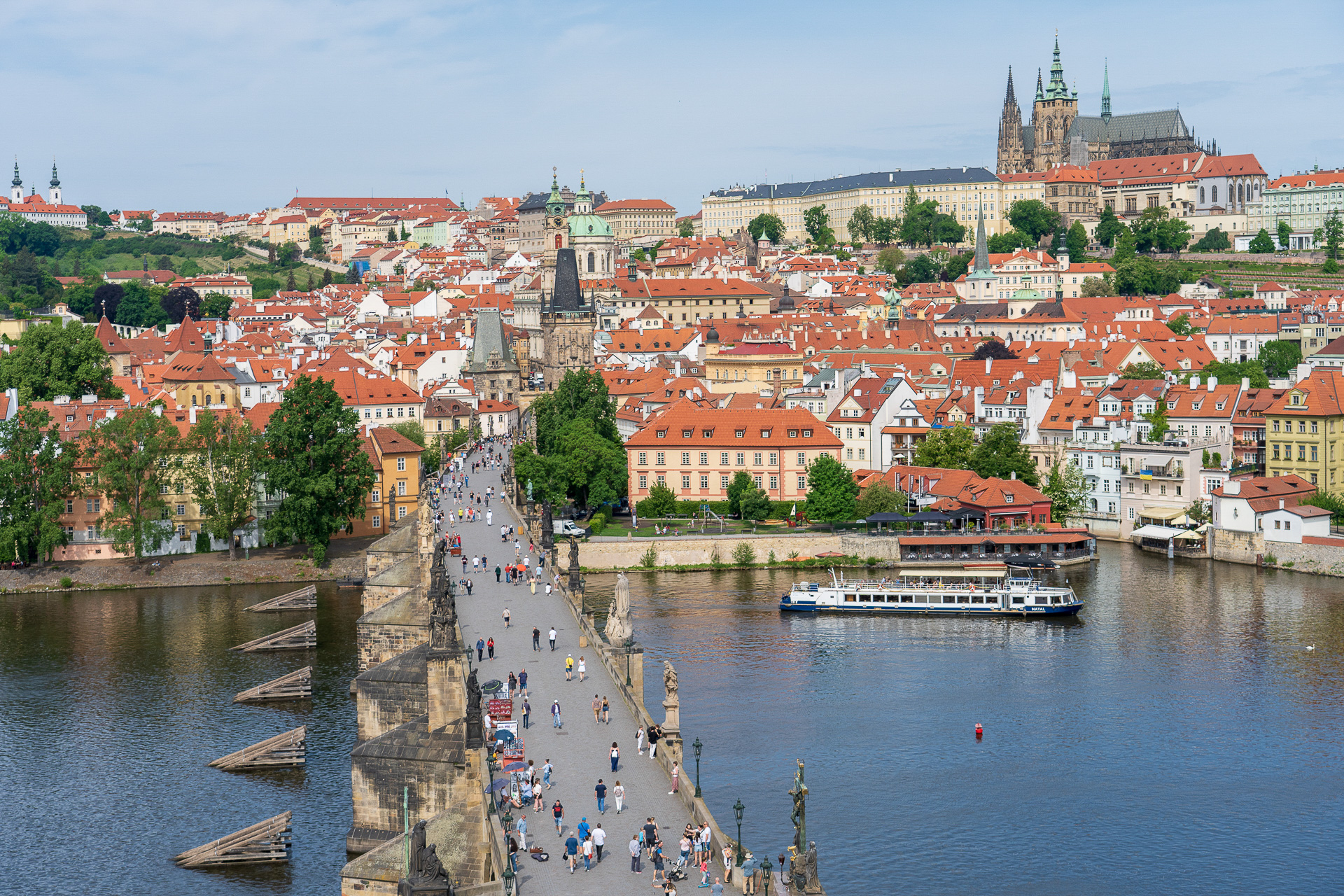 チェコ プラハで街歩き 歴代王の気分で旧市街からモルダウ川を渡ってプラハ城へ トラベル Watch