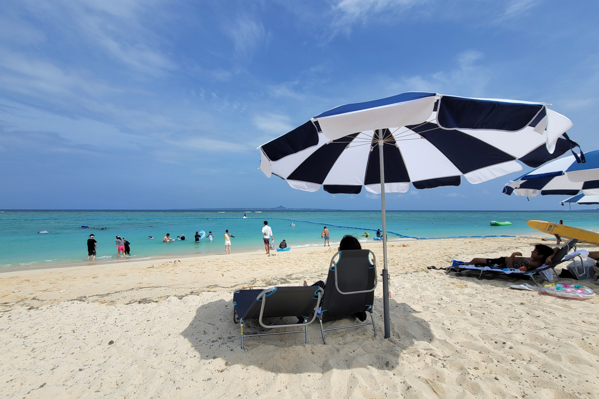 セントレアから1泊2日の沖縄旅。島の宿に泊まった翌朝はエメラルドに